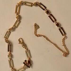 One golden chain link necklace vintage unbranded in perfect condition
